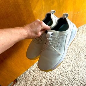 Cloves Brillant white nursing shoe size 7.5